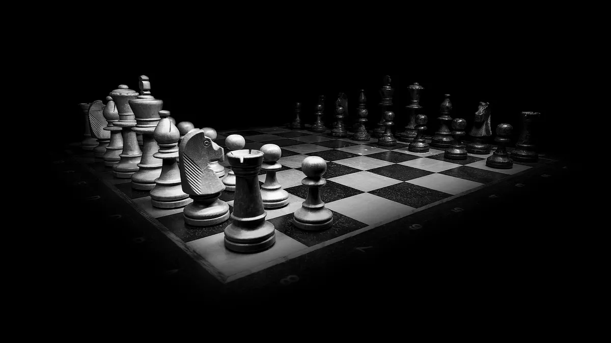 國際象棋、棋盤、遊戲、棋盤遊戲、黑白、單色、兵與王后、國際象棋棋子、棋盤、國際象棋遊戲、遊玩、策略、遊玩場地、將死