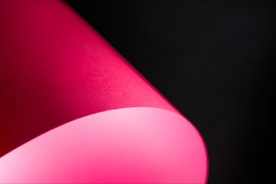 從CRT到MicroLED：顯示技術如何突破畫素極限