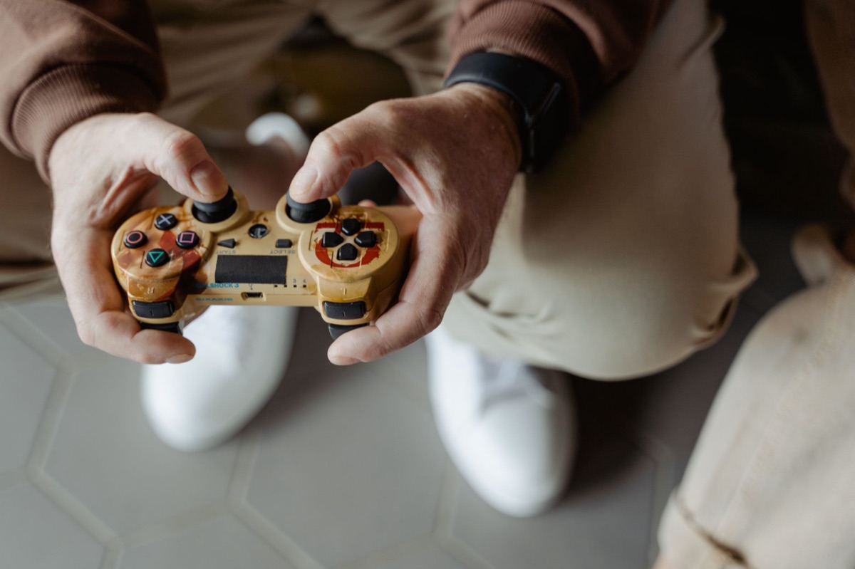 Gaming console rating sticker