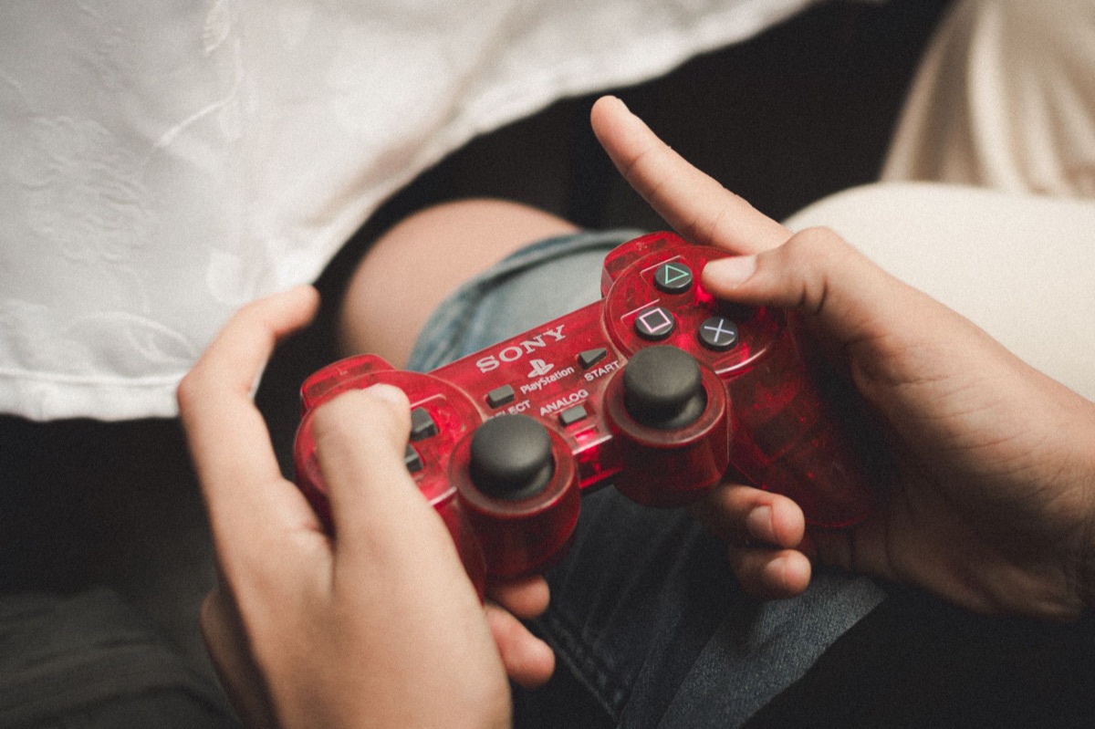 etiqueta de aviso para console de jogo