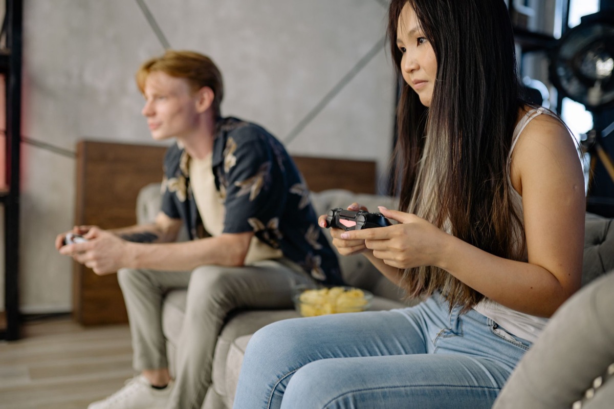  人們玩 Wii 遊戲